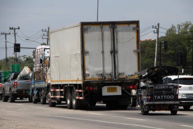 Chiangmai, Tayland - 31 Mayıs 2023: Er Hino Kargo Truck. Fotoğraf 1001 nolu yolda, Chiangmai, Tayland 'a 8 km uzaklıkta..