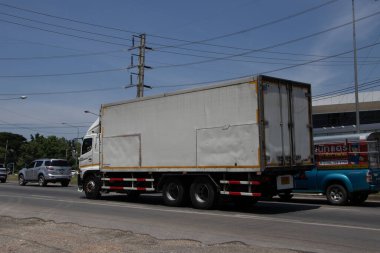Chiangmai, Tayland - 31 Mayıs 2023: Er Hino Kargo Truck. Fotoğraf 1001 nolu yolda, Chiangmai, Tayland 'a 8 km uzaklıkta..