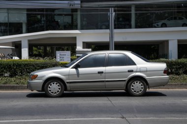 Chiang Mai, Tayland-13 Ocak 2017: özel otomobil, Toyota Soluna Vios. Yol no.1001, Chiangmai iş alanı 8 km.