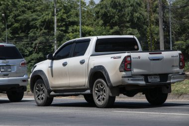 Chiangmai, Tayland - 31 Mayıs 2023: Özel Kamyon Yeni Toyota Hilux Revo Rocco. 1001 numaralı yolda, Chiangmai şehrinden 8 km uzakta..