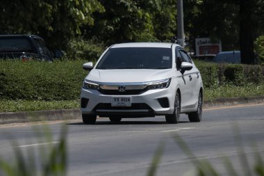 Chiangmai, Tayland - Haziran 12023 Özel Honda City Compact arabası. Japon üretici Honda tarafından üretildi. Fotoğraf 121 numaralı yolda, Chiangmai, Tayland 'a 8 km uzaklıkta..