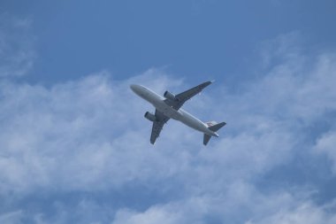 Chiangmai, Tayland - 19 Haziran 2023: B-1033 Airbus A320-200 Çin Doğu Havayolları. Chiangmai Havaalanı 'ndan Şangay' a kalkış..