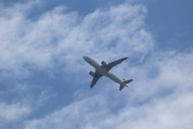 Chiangmai, Tayland - 19 Haziran 2023: B-1033 Airbus A320-200 Çin Doğu Havayolları. Chiangmai Havaalanı 'ndan Şangay' a kalkış..