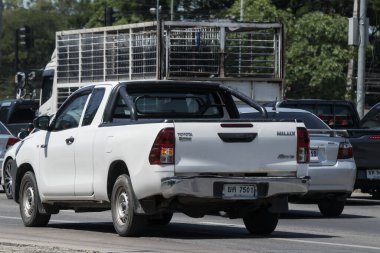 Chiangmai, Tayland - Haziran 12023: Özel pikap Toyota Hilux Revo. 1001 numaralı yolda, Chiangmai şehrinden 8 km uzakta..