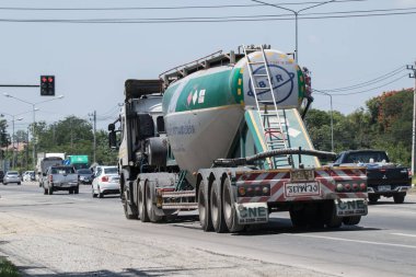 Chiang Mai, Tayland-12 Aralık 2017: çimento kamyonu nimet Yarit şirketi. Yol no.1001, Chiangmai şehir merkezine 8 km.