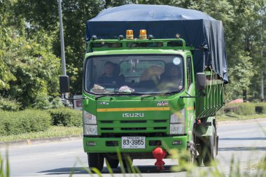 Chiangmai, Tayland - Haziran 12023 Boon Yarit şirketinin çimento kamyonu. 1001 numaralı yolda, Chiangmai şehrinden 8 km uzakta..