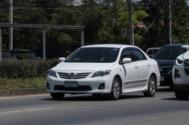 Chiangmai, Tayland - Haziran 12023: özel araba, Toyota Corolla Altis. 1001 numaralı yolda, Chiangmai şehrinden 8 km uzakta..