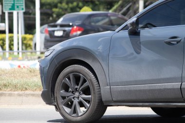 Chiangmai, Tayland - 14 Temmuz 2023: özel araba, Mazda CX30. Fotoğraf 121 no 'lu yolda, Chiangmai, Tayland şehir merkezinden yaklaşık 8 km uzaklıkta..