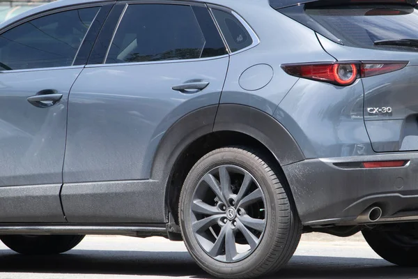 Chiangmai, Tayland - 14 Temmuz 2023: özel araba, Mazda CX30. Fotoğraf 121 no 'lu yolda, Chiangmai, Tayland şehir merkezinden yaklaşık 8 km uzaklıkta..