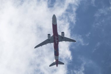 Chiangmai, Tayland - 7 Temmuz 2023: HS-EAB Airbus A321-100 Thai Airasia. Chiangmai Havaalanı 'ndan Phuket' e hareket edin..