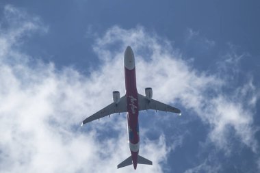 Chiangmai, Tayland - 7 Temmuz 2023: HS-EAB Airbus A321-100 Thai Airasia. Chiangmai Havaalanı 'ndan Phuket' e hareket edin..