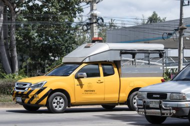 Chiangmai, Tayland - 14 Temmuz 2023: Karayolları Departmanı kamyonu. Fotoğraf 1001 nolu yolda, Chiangmai, Tayland 'a 8 km uzaklıkta..