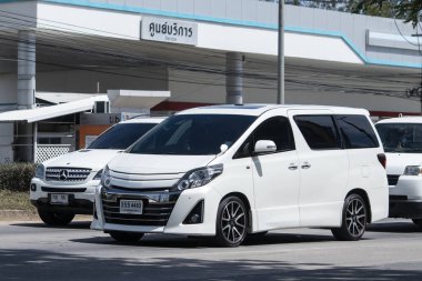 Chiangmai, Tayland - 3 Ocak 2020: Özel Toyota Yeni Velfile Van arabası. Fotoğraf 121 numaralı yolda, Chiangmai, Tayland 'a 8 km uzaklıkta..