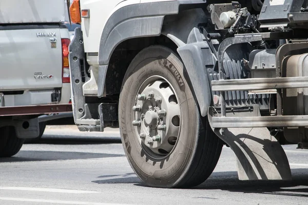 Chiangmai, Tayland - 14 Temmuz 2023 MICHELIN TIR 'ları. 1001 numaralı yolda, Chiangmai şehrinden 8 km uzakta..