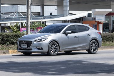 Chiang Mai, Tayland-28 Kasım 2017: özel şehir otomobili, Mazda 3. Fotoğraf Road Hayır 121 hakkında 8 km şehir merkezine Chiangmai, Tayland.