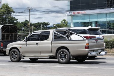 Chiang Mai, Tayland - 27 Temmuz 2017: Özel Old pikap Araba, Mitsubishi Strada. Yol no.1001, Chiangmai iş alanı 8 km.