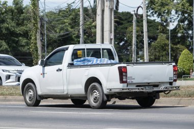 Chiangmai, Tayland - 14 Temmuz 2023: Er Isuzu Dmax kamyonet. 1001 no 'lu yolda. Chiangmai şehrinden 18 km uzakta..