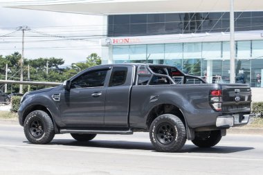 Chiangmai, Tayland - 14 Temmuz 2023: özel pikap, Ford Ranger. 1001 numaralı yolda, Chiangmai şehrinden 8 km uzakta..