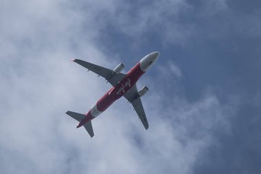 Chiangmai, Tayland - 20 Temmuz 2023: HS-BBU Airbus A320-200 Thai Airasia. Chiangmai Havaalanı 'ndan Phuket' e hareket edin..