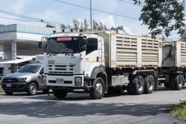 Chiangmai, Tayland - 21 Ağustos 2023 Er Isuzu Çöp Kamyonu. 1001 no 'lu yolda. Chiangmai İş Alanından 18 km uzakta..