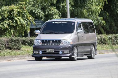 Chiang Mai, Tayland-25 Ocak 2018: özel eski Toyota Granvia Van araba. Fotoğrafa yol no.121 8 km şehir merkezine Chiangmai, Tayland.