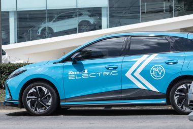 Chiangmai, Tayland - 22 Ağustos 2023 Özel SUV MG4 ELECTRIC. İngiliz otomotiv ürünü. 1001 numaralı yolda, Chiangmai şehrinden 8 km uzakta..