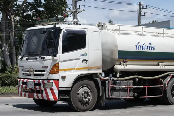 Chiangmai, Tayland - 29 Ağustos 2023 Özel Palm Oil Tank Truck. Fotoğraf 121 no 'lu yolda, Chiangmai Tayland şehir merkezinden yaklaşık 8 km uzaklıkta..