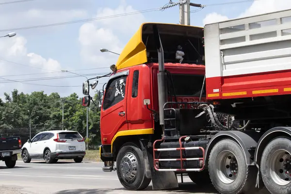 Chiangmai, Tayland - 29 Ağustos 2023: Er Mitsubishi Fuso Çöp Kamyonu. Fotoğraf 121 numaralı yolda, Chiangmai, Tayland 'a 8 km uzaklıkta..