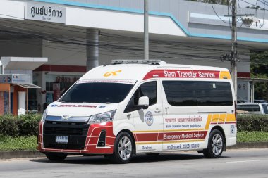 Chiangmai, Tayland - 8 Eylül 2023 Siam Nakil Servisi 'nin ambulans aracı. 1001 no 'lu yolda, Chiangmai İş Alanından 8 km uzakta..