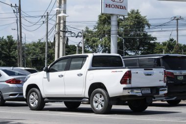 Chiangmai, Tayland - 29 Ağustos 2023: Özel Kamyonet Yeni Toyota Hilux Revo Rocco. 1001 numaralı yolda, Chiangmai şehrinden 8 km uzakta..