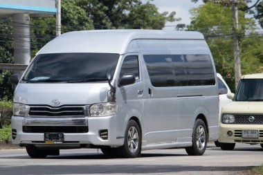 Chiangmai, Tayland - 8 Eylül 2023: özel Toyota banliyö aracı. Fotoğraf 121 no 'lu yolda, Chiangmai Tayland şehir merkezinden yaklaşık 8 km uzaklıkta..
