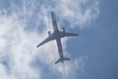 Chiangmai, Tayland - 20 Eylül 2023: HS-EAA Airbus A321-100 Thai Airasia. Chiangmai Havaalanı 'ndan Phuket' e hareket edin..