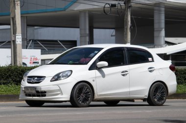 Chiangmai, Tayland - 8 Eylül 2023: Private Eco Car, Honda Brio Amaze. 1001 numaralı yolda, Chiangmai şehrinden 8 km uzakta..