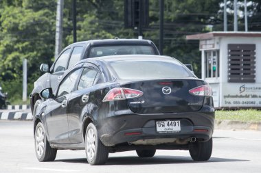 Chiangmai, Tayland - 8 Eylül 2023: Özel Eko arabası Mazda 2. 1001 no 'lu yolda. Chiangmai İş Alanından 18 km uzakta..