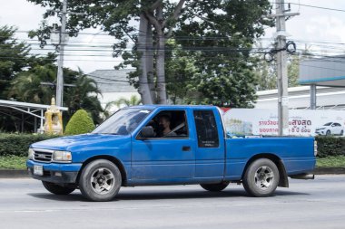 Chiangmai, Tayland - 8 Eylül 2023: Er Isuzu TFR kamyonet. 1001 no 'lu yolda. Chiangmai şehrinden 18 km uzakta..