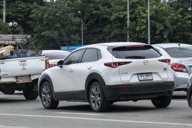 Chiangmai, Tayland - 12 Eylül 2023: özel araba, Mazda CX30. Fotoğraf 121 no 'lu yolda, Chiangmai, Tayland şehir merkezinden yaklaşık 8 km uzaklıkta..