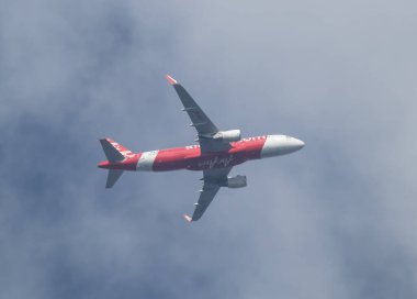 Chiangmai, Tayland - 26 Kasım 2023: HS-BBV Airbus A320-200 Thai Airasia. Chiangmai Havaalanı 'ndan Phuket' e hareket edin..