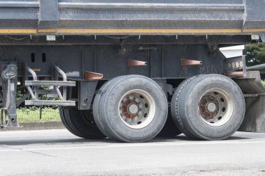 Chiangmai, Tayland - 2 Ekim 2023 Bridgestone Lastikleri. 1001 numaralı yolda, Chiangmai şehrinden 8 km uzakta..