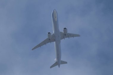 Chiangmai, Tayland - 2 Aralık 2023: B-18108 Airbus A321 Çin Havayolları. Chiangmai Havaalanı 'ndan Taipei Tayvan' a kalkış..