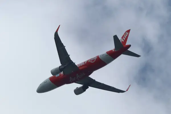 stock image Chiangmai, Thailand -  July 1 2024: HS-BBH  Airbus A320-200 of Thai Airasia. Take off from Chiangmai Airport to Phuket.