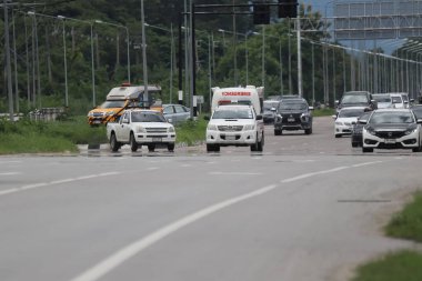 Chiangmai, Tayland - 3 Ekim 2024: San Kam Peng Alt Bölge Yönetim Örgütü ambulans aracı. Fotoğraf 121 numaralı yolda, Chiangmai, Tayland 'a 8 km uzaklıkta..