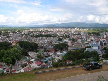 Tachileik, Myanmar - 22 Temmuz 2007: Tachileik şehrine kuş bakışı bakış. Masai şehrine sınır ticareti için büyük bir şehir.