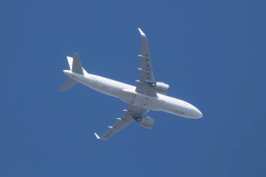 Chiangmai, Tayland - 13 Ocak 2024: B-B-32EN Airbus A320NEO Çin Doğu Havayolları. Chiangmai Havaalanı 'ndan Şangay' a kalkış..