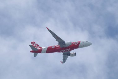 Chiangmai, Tayland - 26 Haziran 2024: HS-BBH Airbus A320-200 Thai Airasia. Chiangmai Havaalanı 'ndan Phuket' e hareket edin..