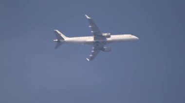 Myanmar Havayolları 'ndan Embraer E190LR.