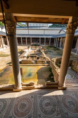 Sicilya, İtalya 'daki karmaşık mozaiklerin yer aldığı antik Roma kalıntılarının büyüleyici güzelliğini keşfedin..