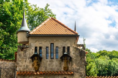 Explore this stunning German architecture featuring a rustic facade and picturesque design. Perfect for capturing summer vibes. clipart