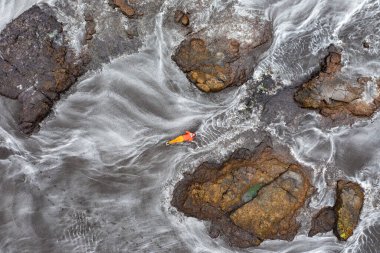Yazın sonlarında Faroe Adaları 'nın engebeli kıyı şeridini gözler önüne seren çarpıcı hava manzarası doğanın güzelliğini ön plana çıkarıyor..