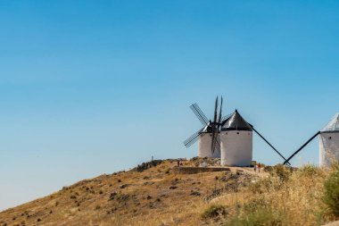 Don Kişot ile ortaklıklarıyla ünlü Consuegra Yel Değirmenleri 'nin cazibesini yaşayın..