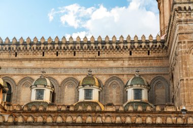 Palermo, Sicilya 'da kubbeler ve desenler içeren karmaşık mimarinin yakın çekimleri zengin tarihi bölgeleri gözler önüne seriyor..